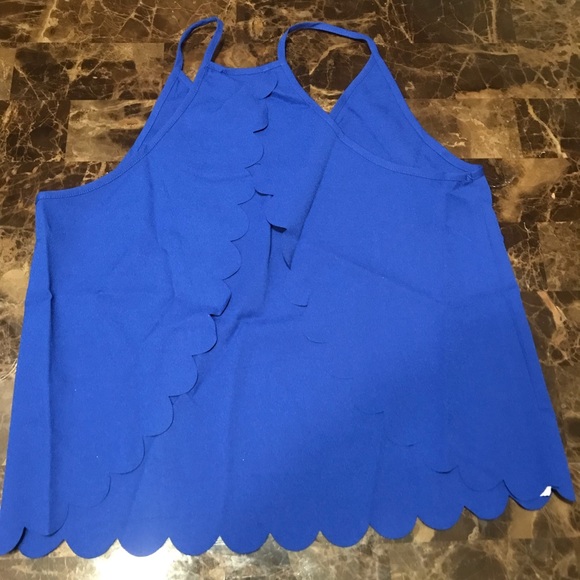 🎉Blue Overlap Scallop Cami Top! - Picture 7 of 7